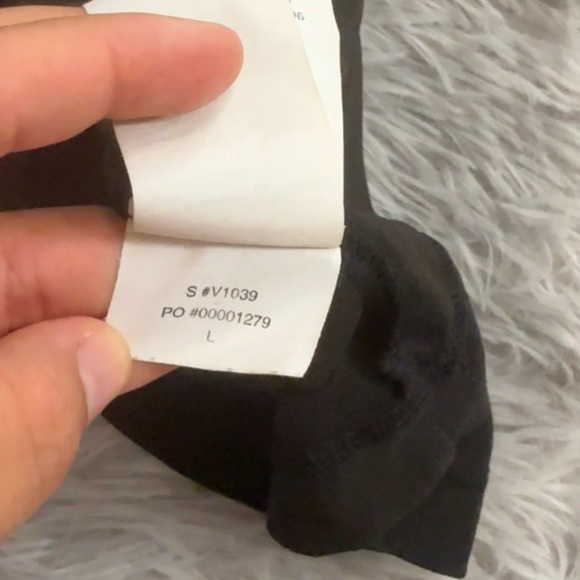 (L) vuori strato short sleeve tee large like new!! $59 retail - Picture 2 of 2